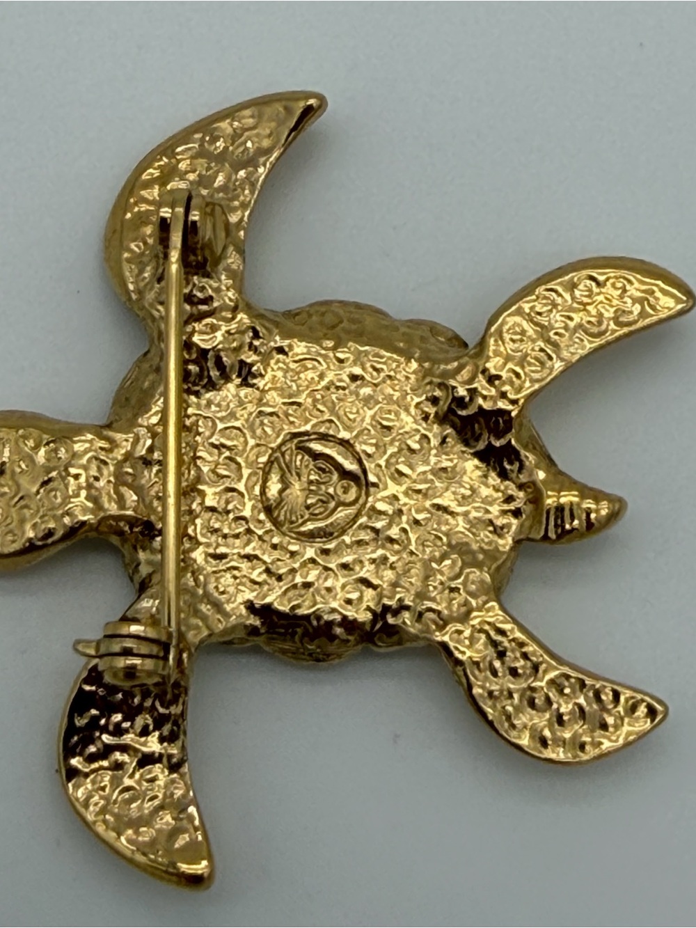 Turtle Pin with Abalone Shell Center - Picture 3 of 4